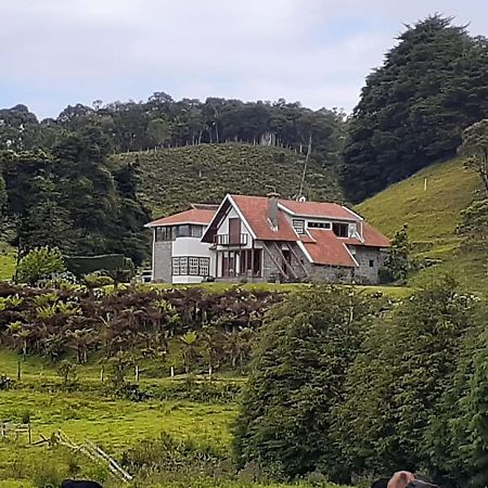 Chacara Com Wi-Fi, Churrasqueira E Lazer Em Cunha Exteriör bild